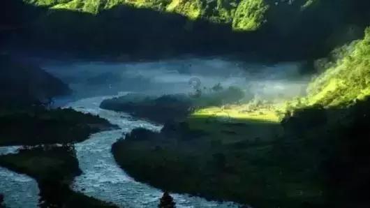 伊能静儿子逛女装店，烟不离手翘兰花指，穿男装的他颜值如何？游戏画面